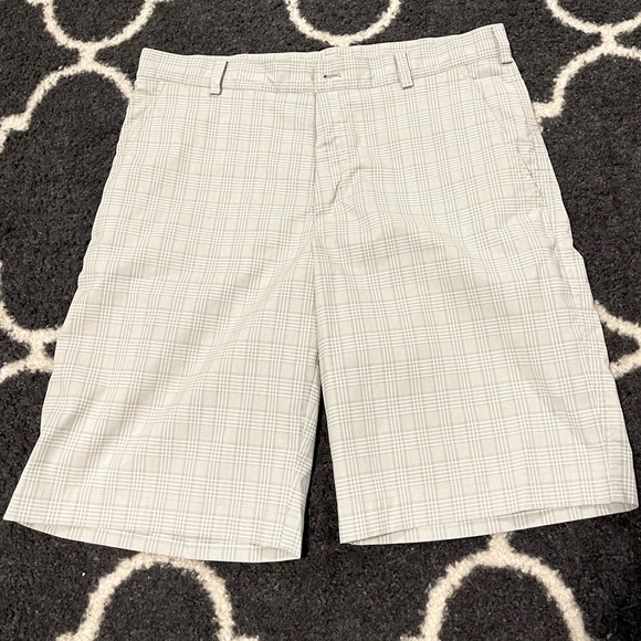 Nike Golf shorts. Size 34 - Picture 1 of 3